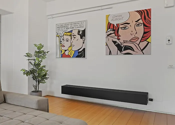 Rh - Opposite Mall, Metro, Balcony - Rh Living Апартаменти *