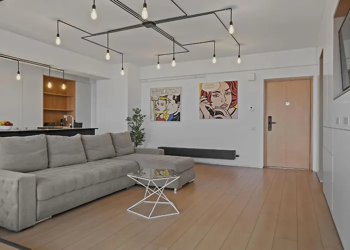 Апартаменти Rh - Opposite Mall, Metro, Balcony - Rh Living *