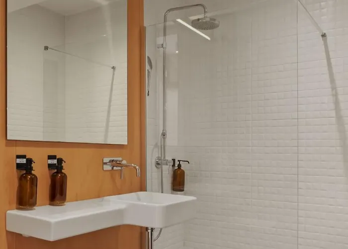 Rh - Opposite Mall, Metro, Balcony - Rh Living Апартаменти *