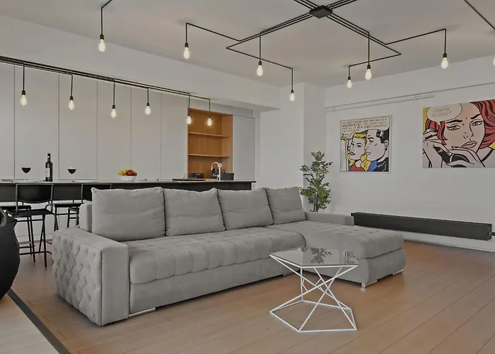 Апартаменти Rh - Opposite Mall, Metro, Balcony - Rh Living *