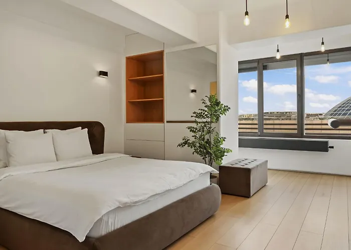 Rh - Opposite Mall, Metro, Balcony - Rh Living Апартаменти