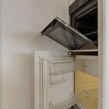 Rh - Opposite Mall, Metro, Balcony - Rh Living Daire