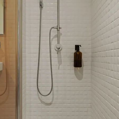 Apartament Rh - Opposite Mall, Metro, Balcony - Rh Living