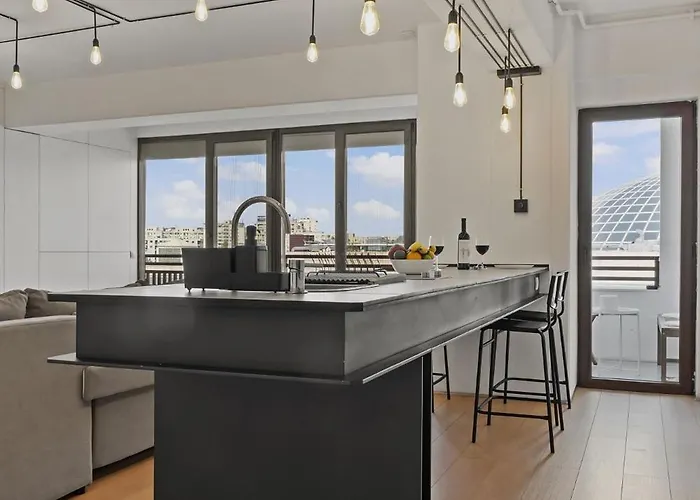 Rh - Opposite Mall, Metro, Balcony - Rh Living Apartman *