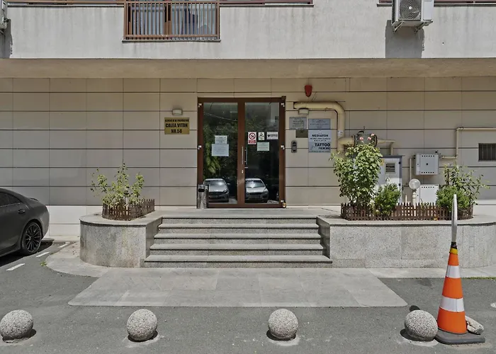 Lejlighed Rh - Opposite Mall, Metro, Balcony - Rh Living