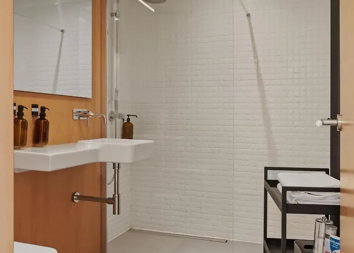 Rh - Opposite Mall, Metro, Balcony - Rh Living アパート *