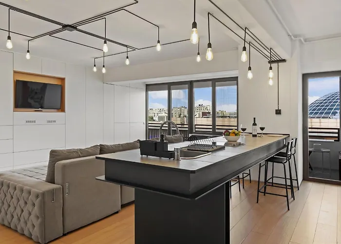 Rh - Opposite Mall, Metro, Balcony - Rh Living ブカレスト