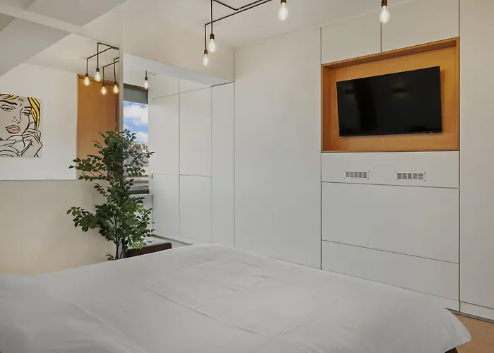 Rh - Opposite Mall, Metro, Balcony - Rh Living アパート *