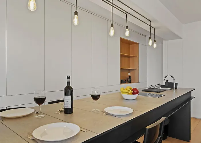 Rh - Opposite Mall, Metro, Balcony - Rh Living ブカレスト