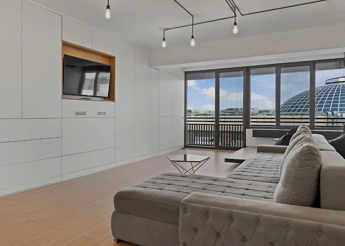 Apartman Rh - Opposite Mall, Metro, Balcony - Rh Living *