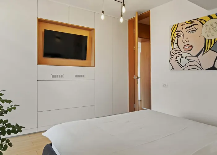 Rh - Opposite Mall, Metro, Balcony - Rh Living ブカレスト